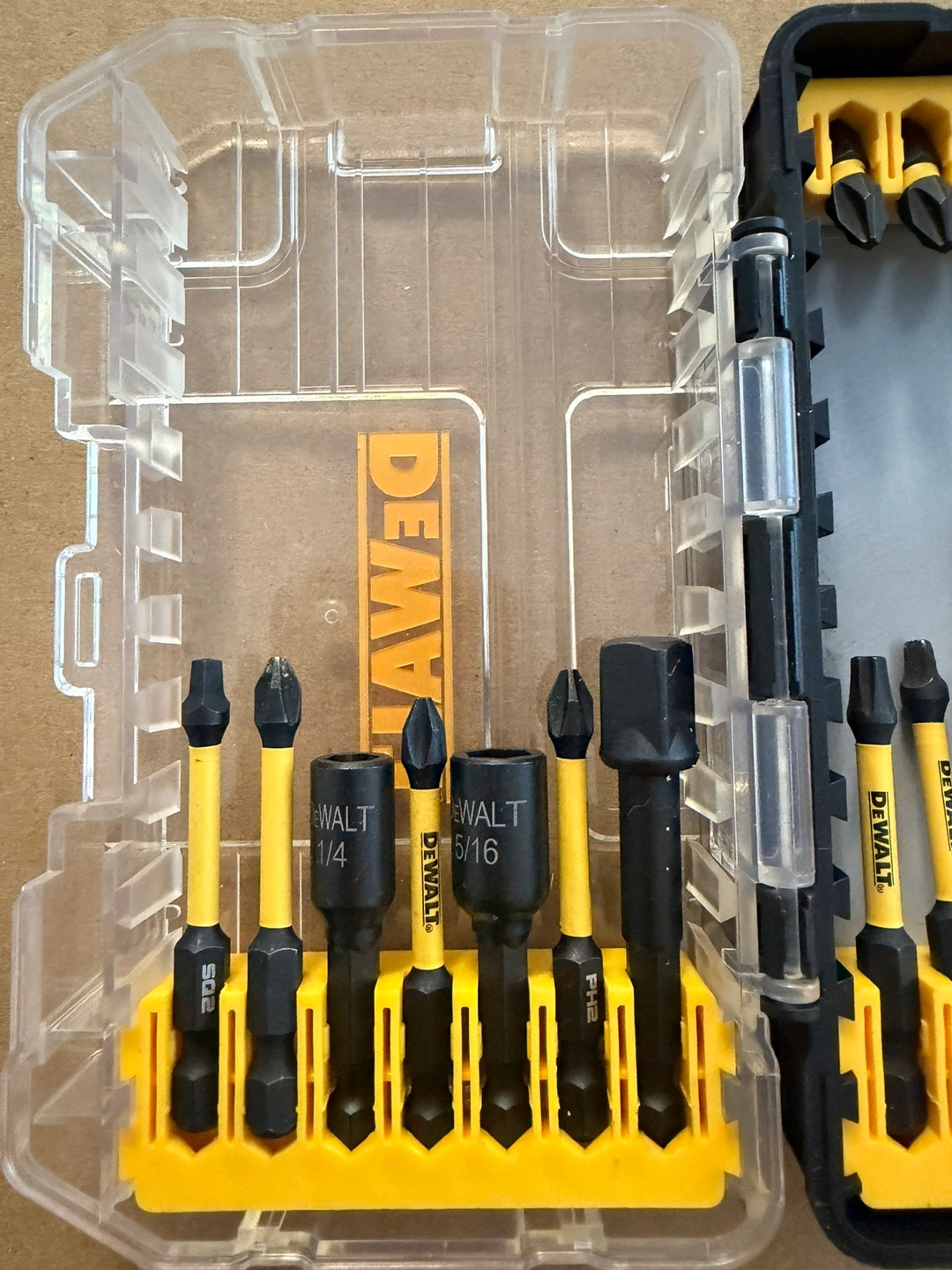 DeWalt 20V MAX XR Powerstack Battery & 21-Piece Bit Set - photo 4