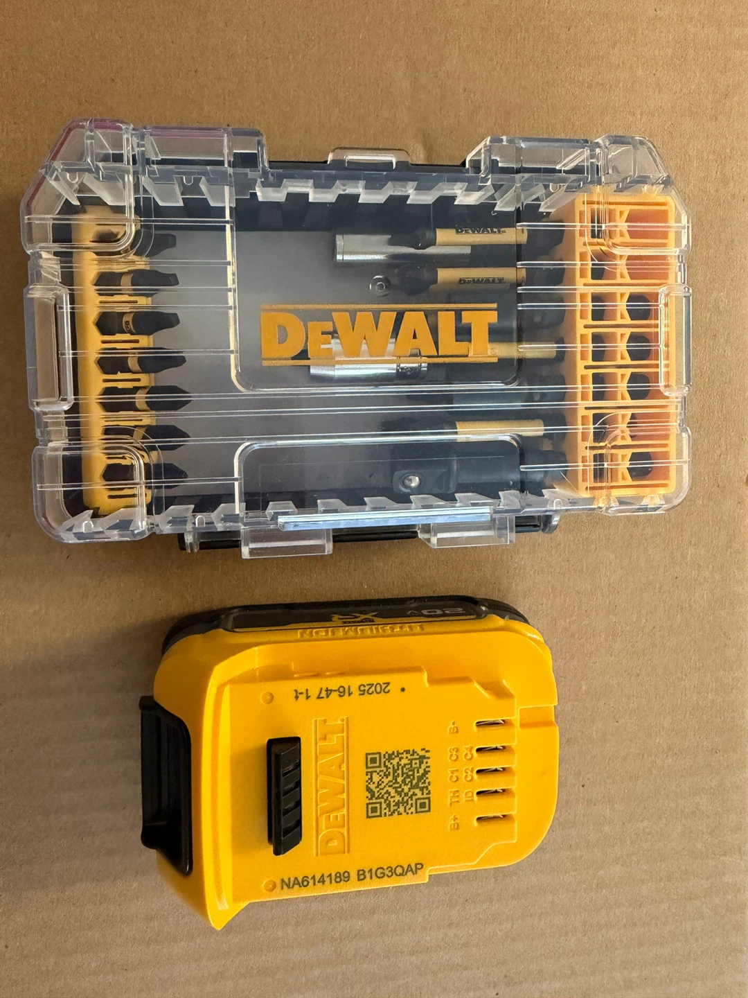 DeWalt 20V MAX XR Powerstack Battery & 21-Piece Bit Set
