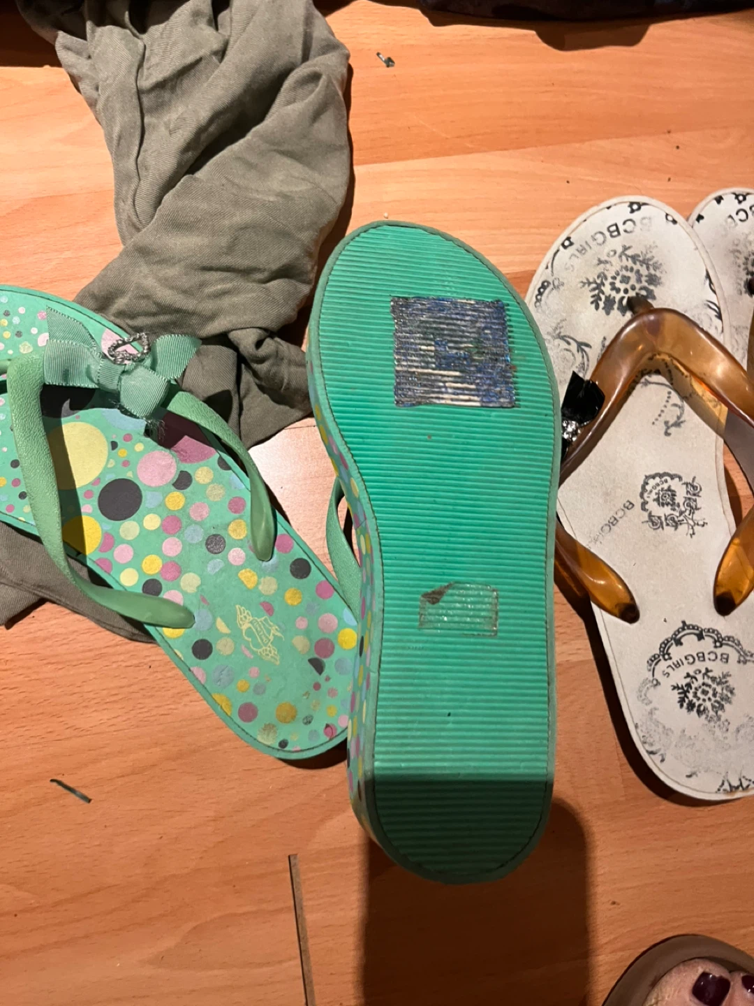Green Flip Flops with Polka Dot Pattern and Bows - photo 2