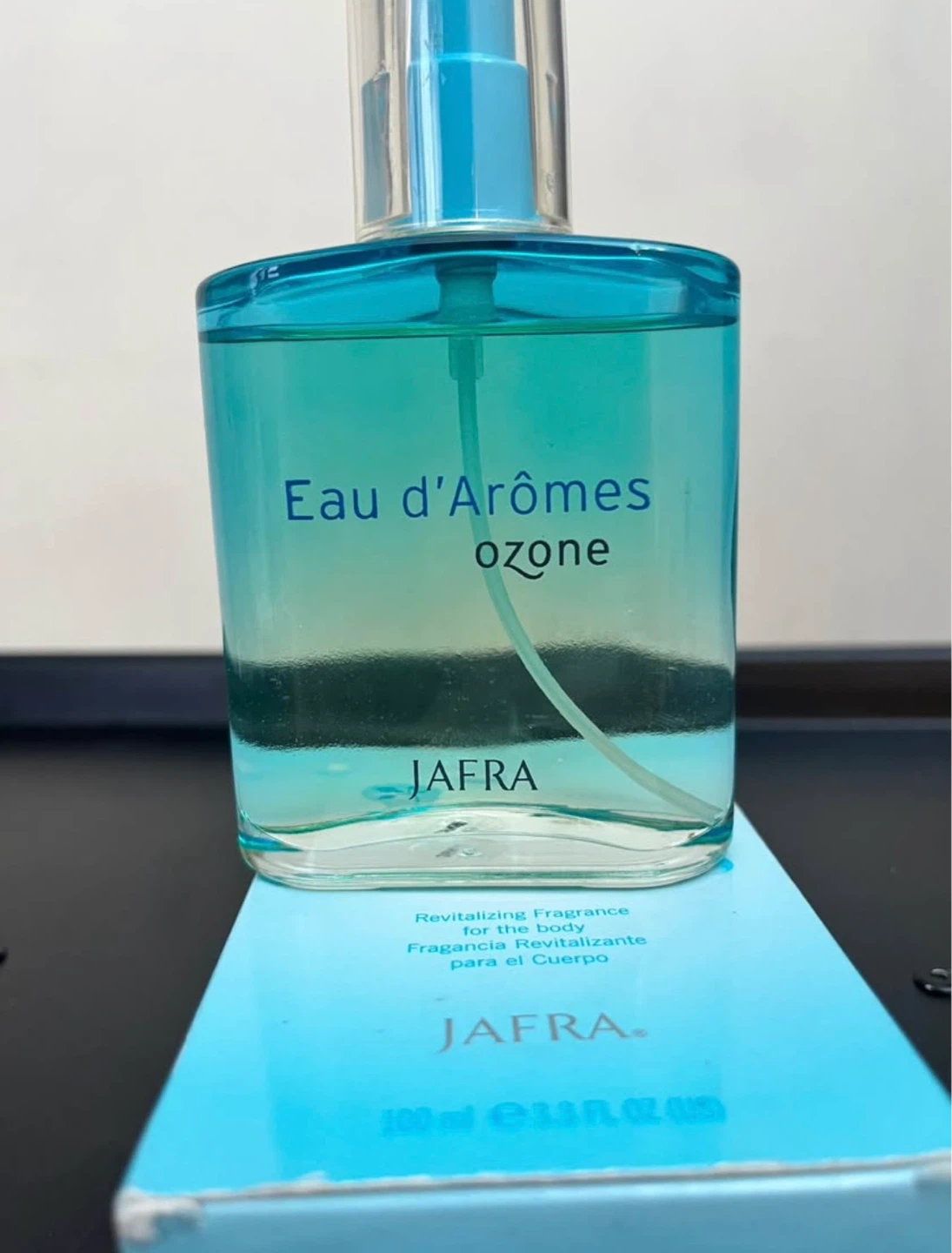 Jafra perfume de mujer con fragancia acuática.