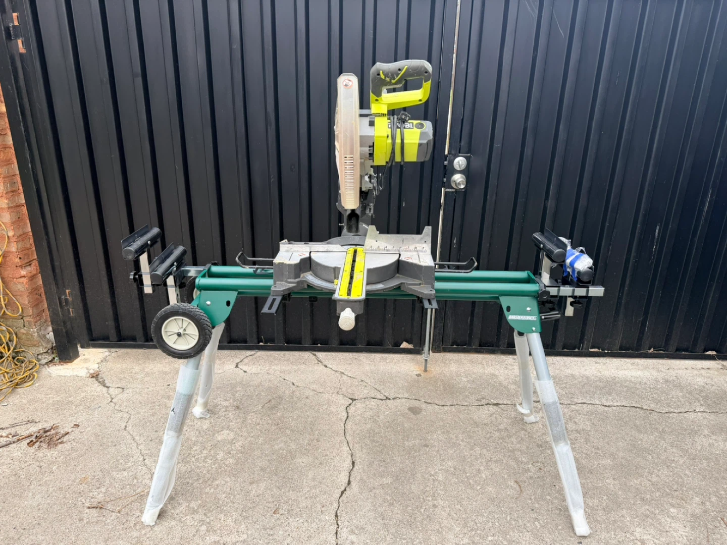Ryobi Compound Miter Saw with Rolling Stand