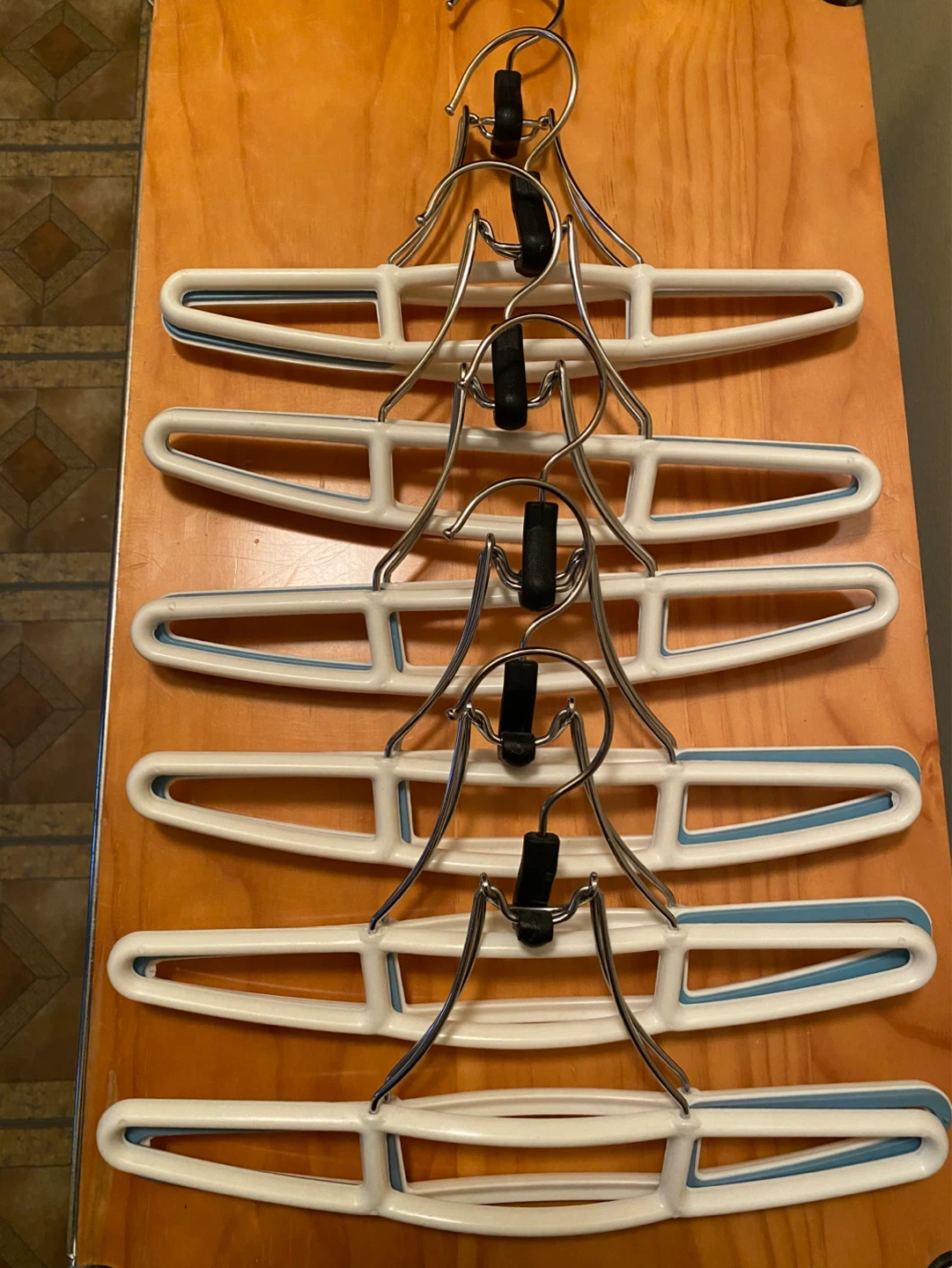 Pants/skirt hangers (6)