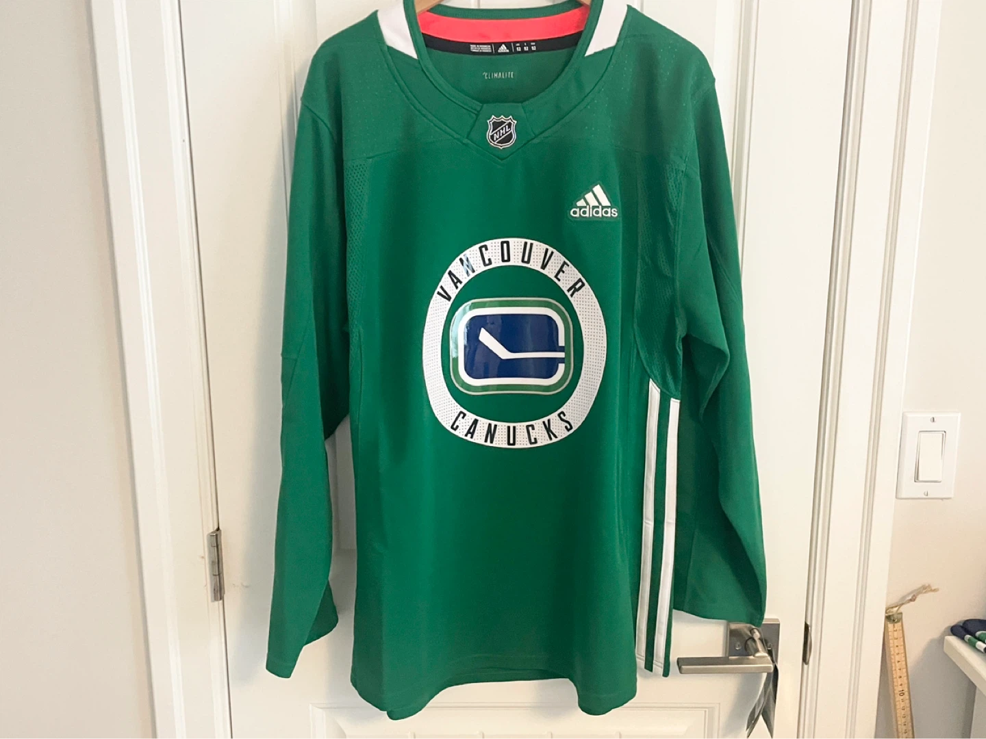 BNWT Authentic Adidas Vancouver Canucks Green Practice Jersey
