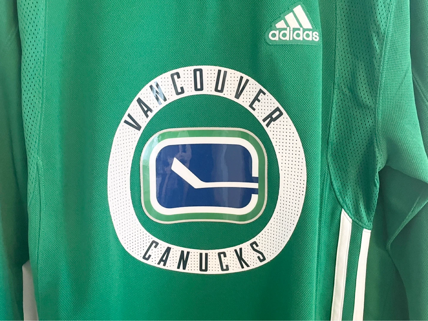BNWT Authentic Adidas Vancouver Canucks Green Practice Jersey - photo 2