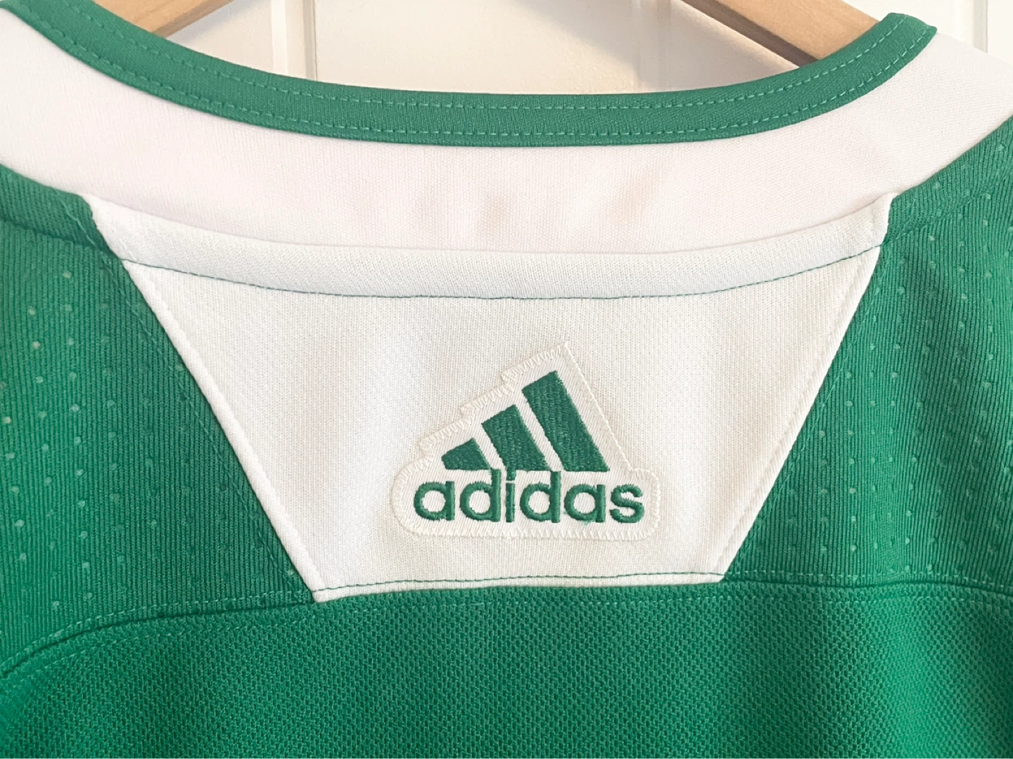 BNWT Authentic Adidas Vancouver Canucks Green Practice Jersey - photo 4