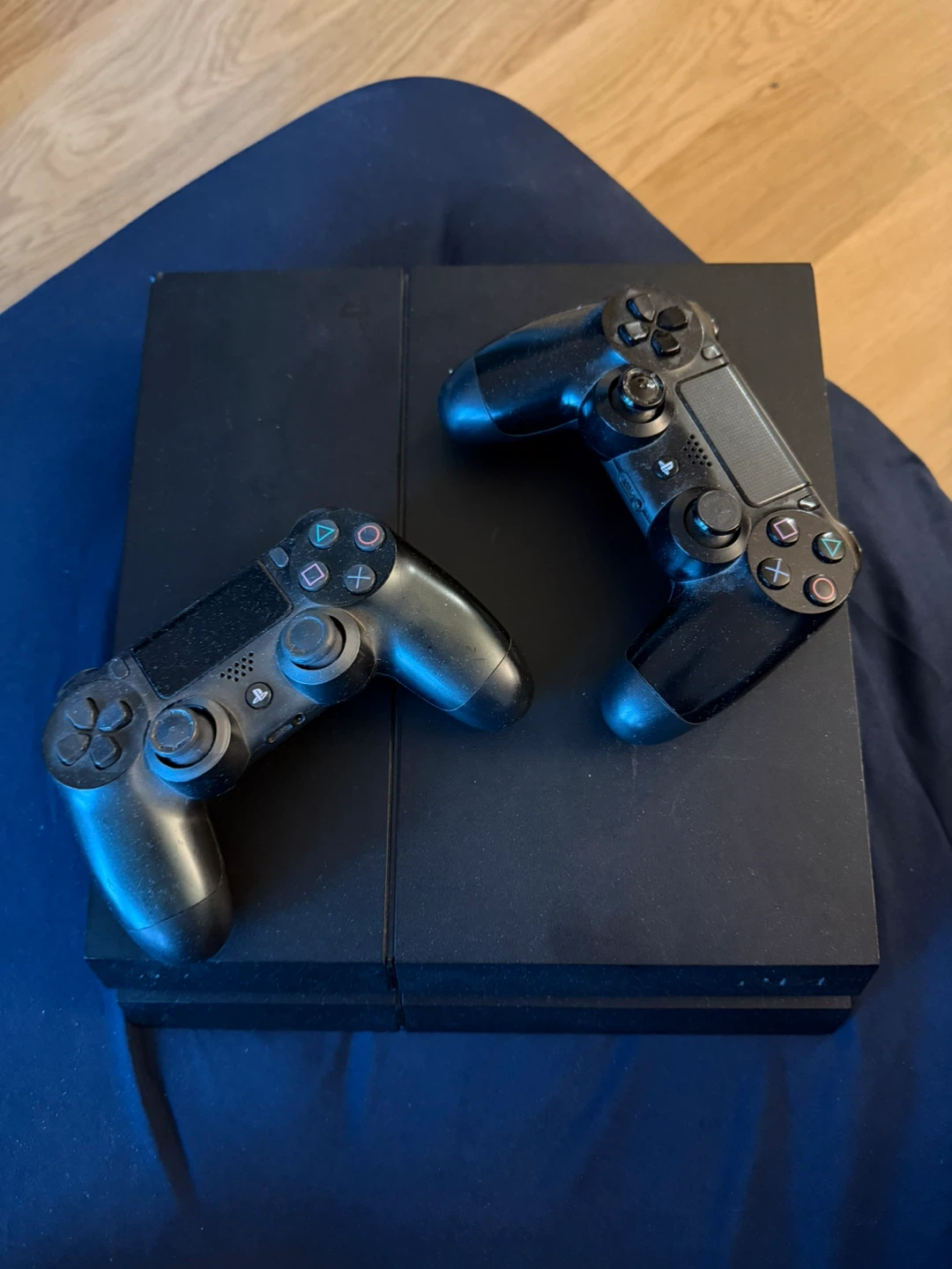 Sony PlayStation 4 PS4 Console with 2 Controllers - photo 4