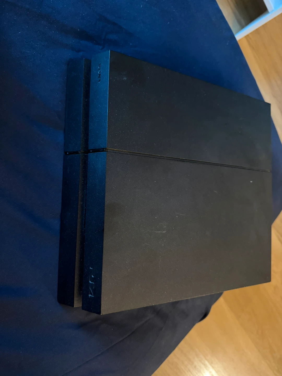 Sony PlayStation 4 PS4 Console with 2 Controllers
