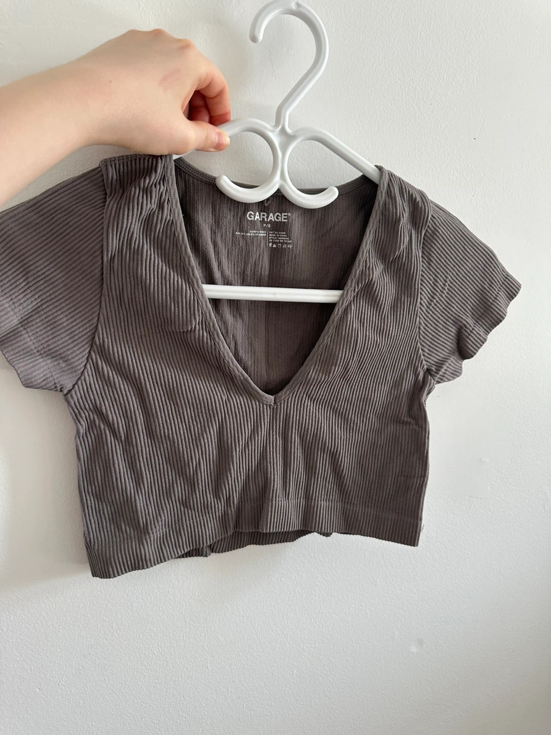 GARAGE Ribbed V-Neck Crop Top - photo 2