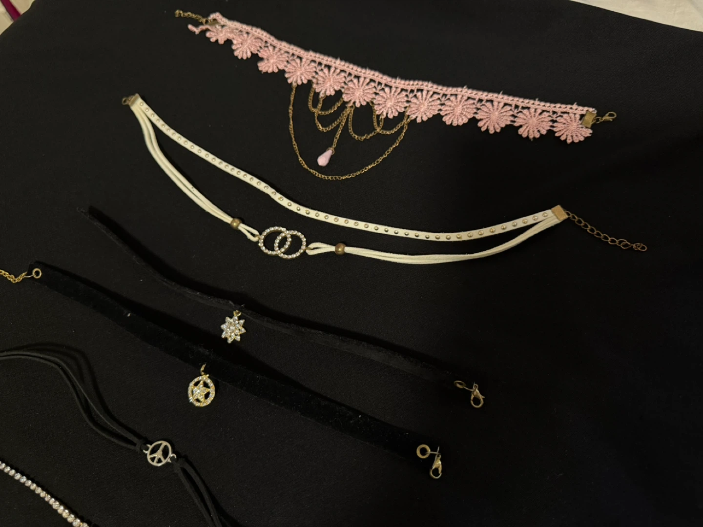 Women’s Choker Necklaces - photo 5
