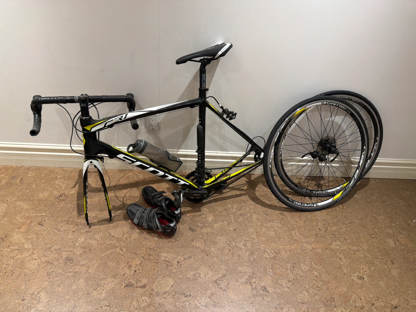 Scott CR1 Road Bike with Shoes and Water Bottle