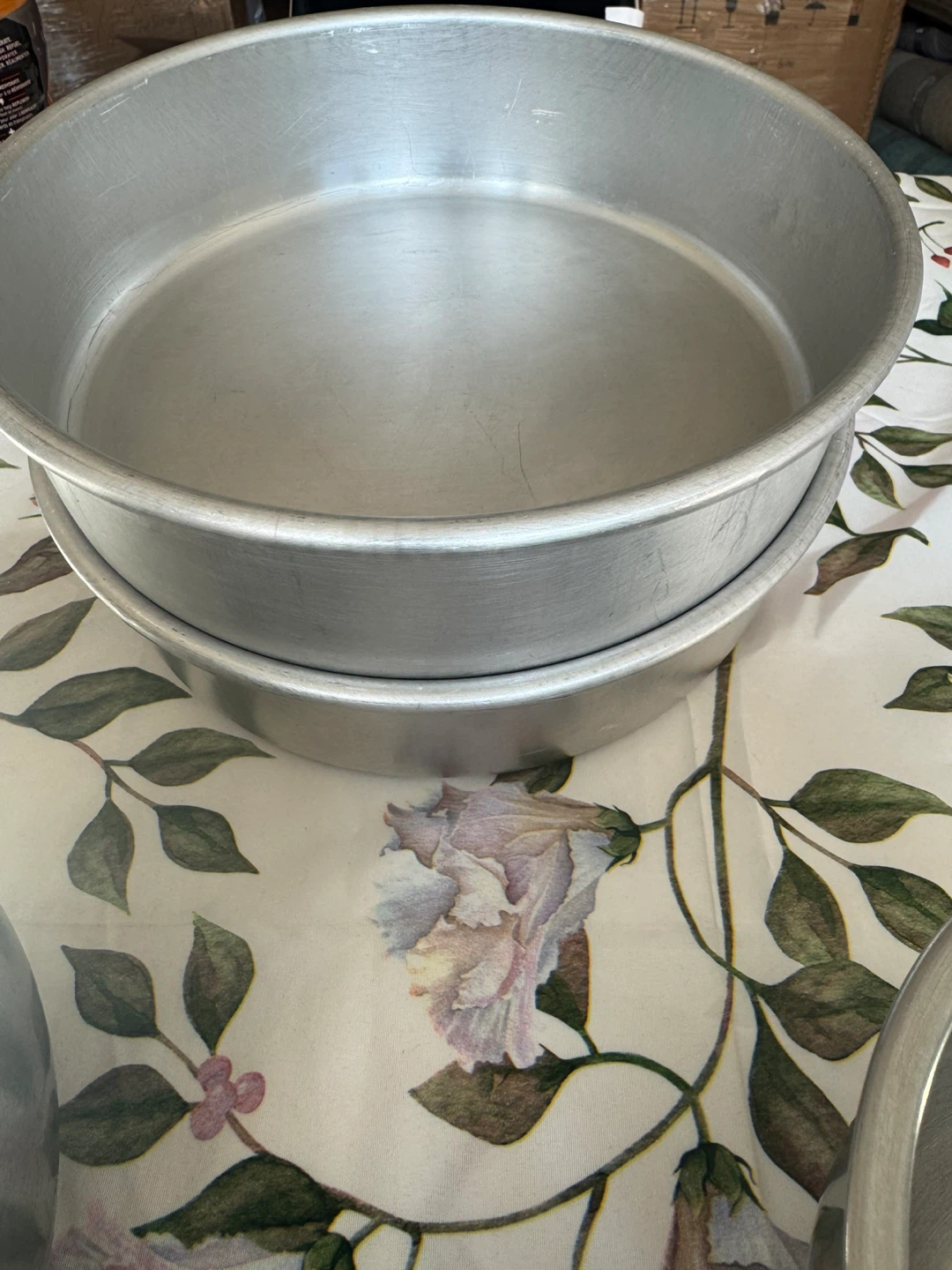 Set of 5 Aluminum Mixing Bowls and 2 Cake Pans - photo 2