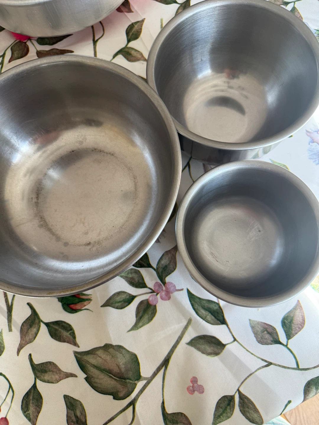 Set of 5 Aluminum Mixing Bowls and 2 Cake Pans - photo 5