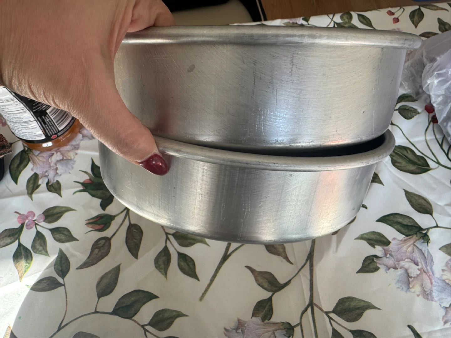 Set of 5 Aluminum Mixing Bowls and 2 Cake Pans