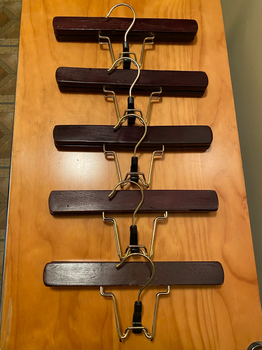 Skirt/pant hangers (5)