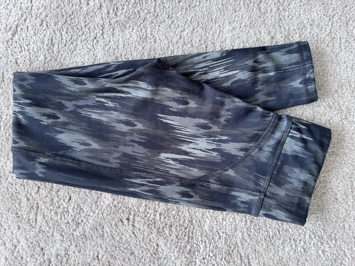 Athletic Leggings - Grey Camo Pattern - photo 2