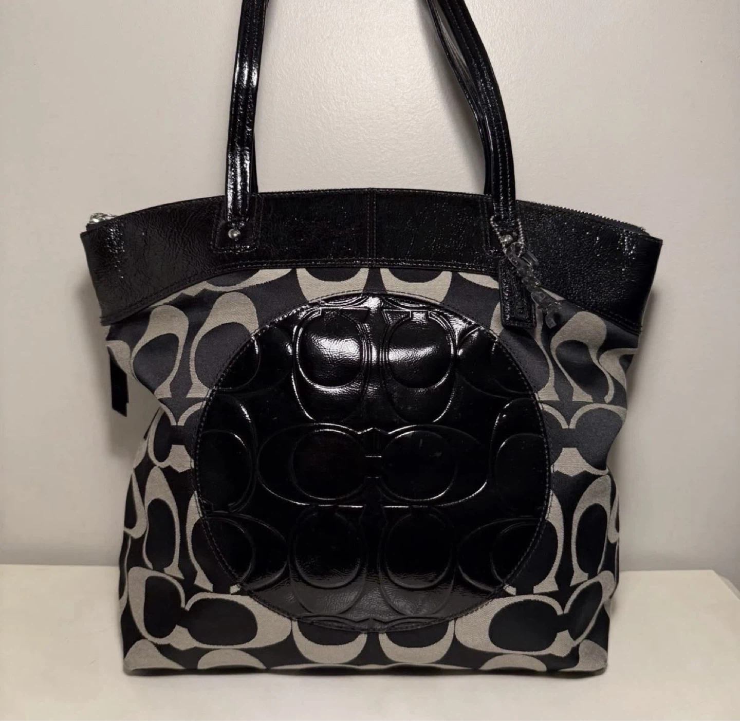 Coach Lovers - Great Vintage Silver and Black Logo Coach Bag