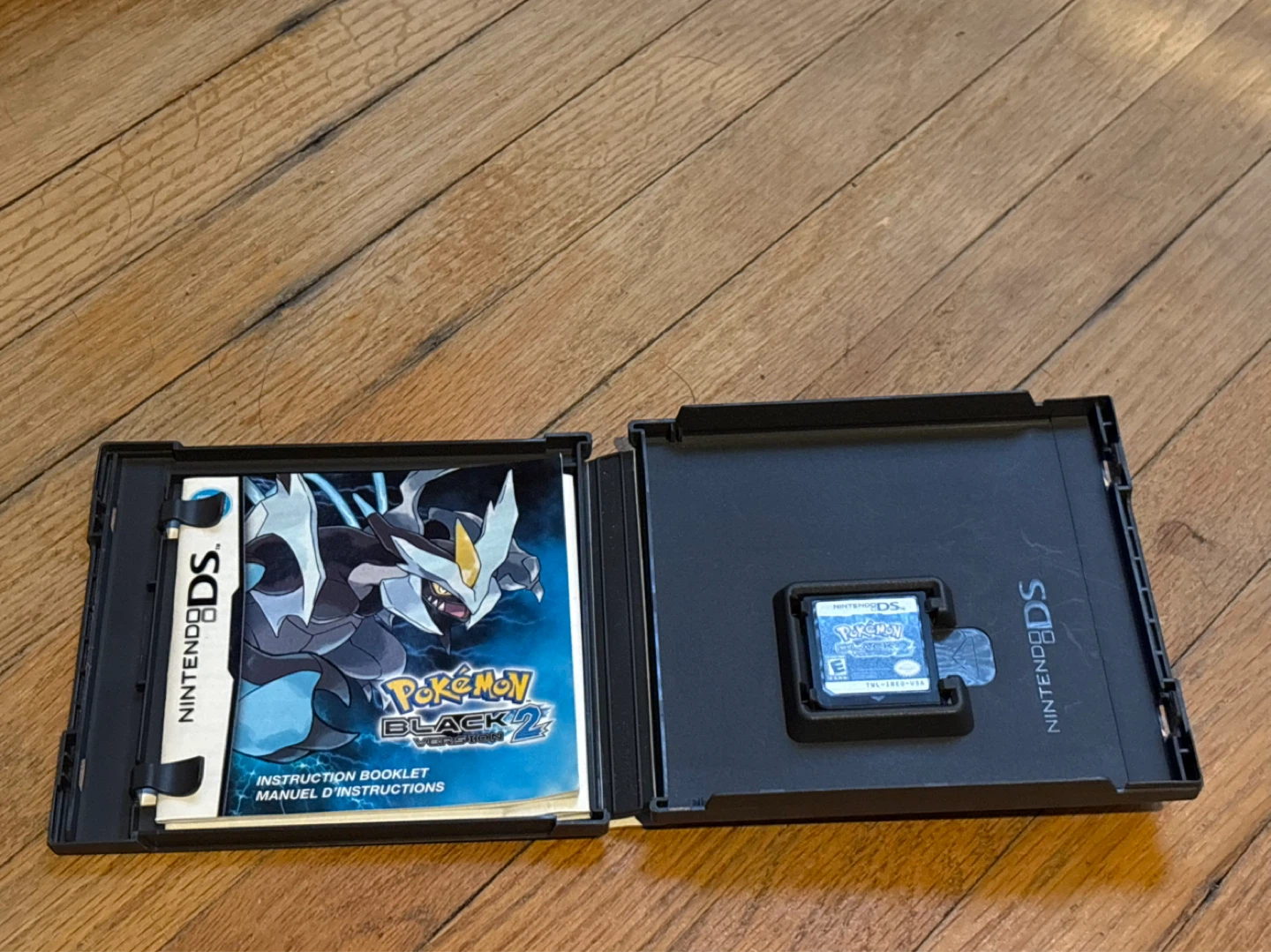 Nintendo DS Pokemon Black 2 Game Cartridge with Case and Manual - photo 4