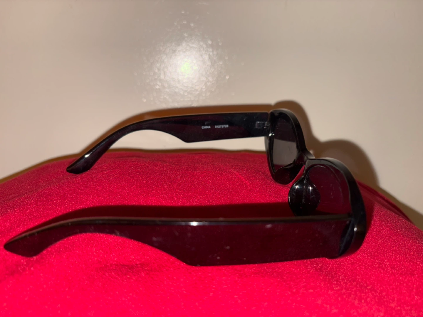 Black Cat-Eye Sunglasses with Gold Stars - photo 2