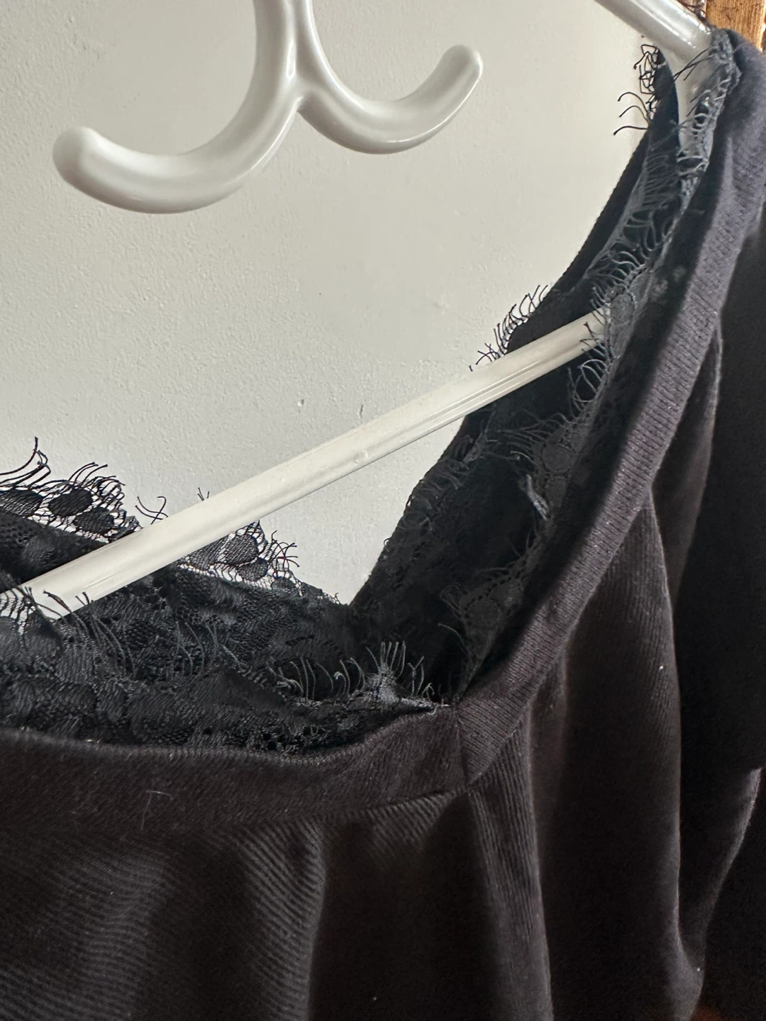 Black long-sleeved top with lace trim - photo 2