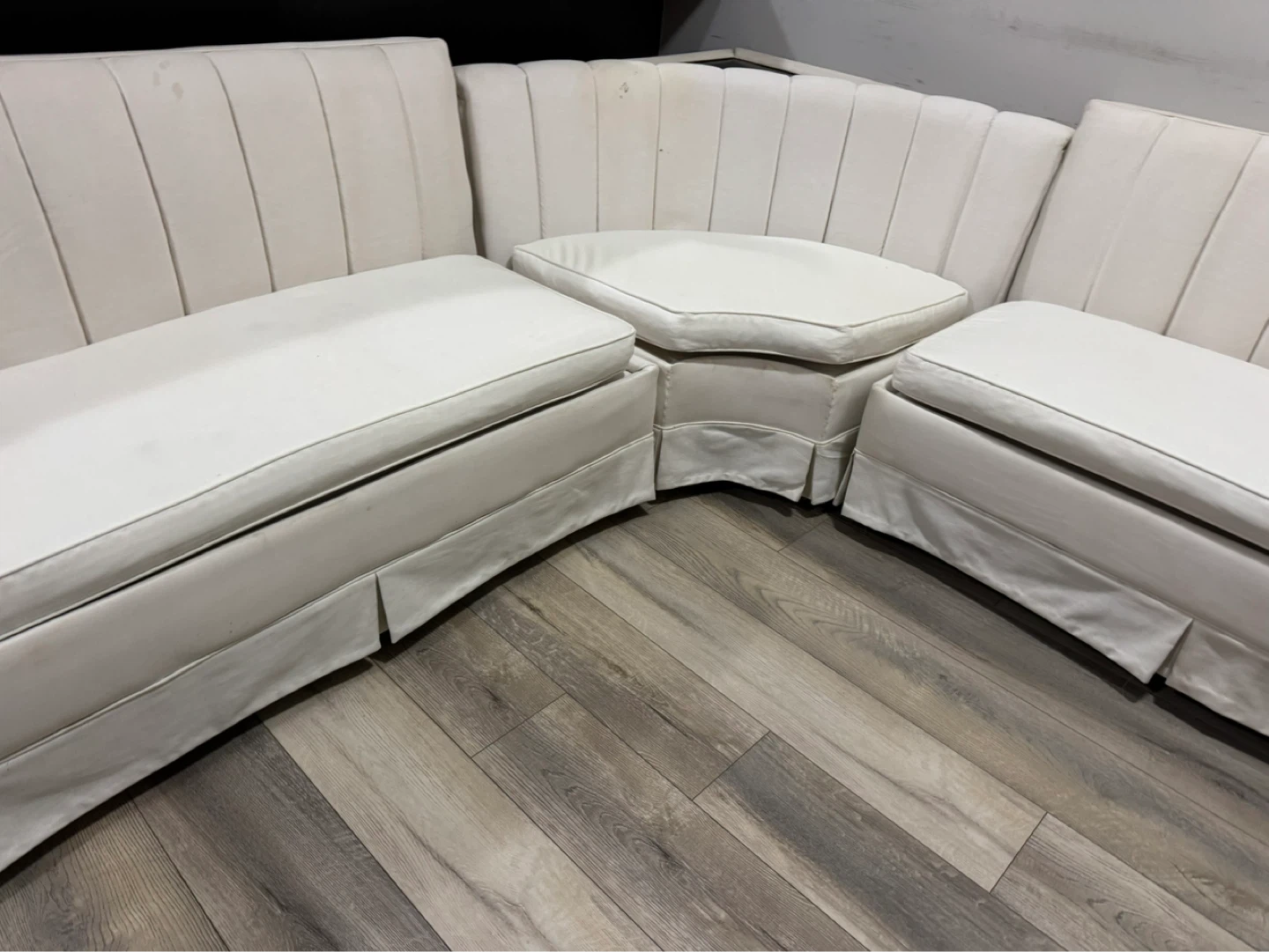 White Curved Sectional Sofa with Ottoman - photo 4