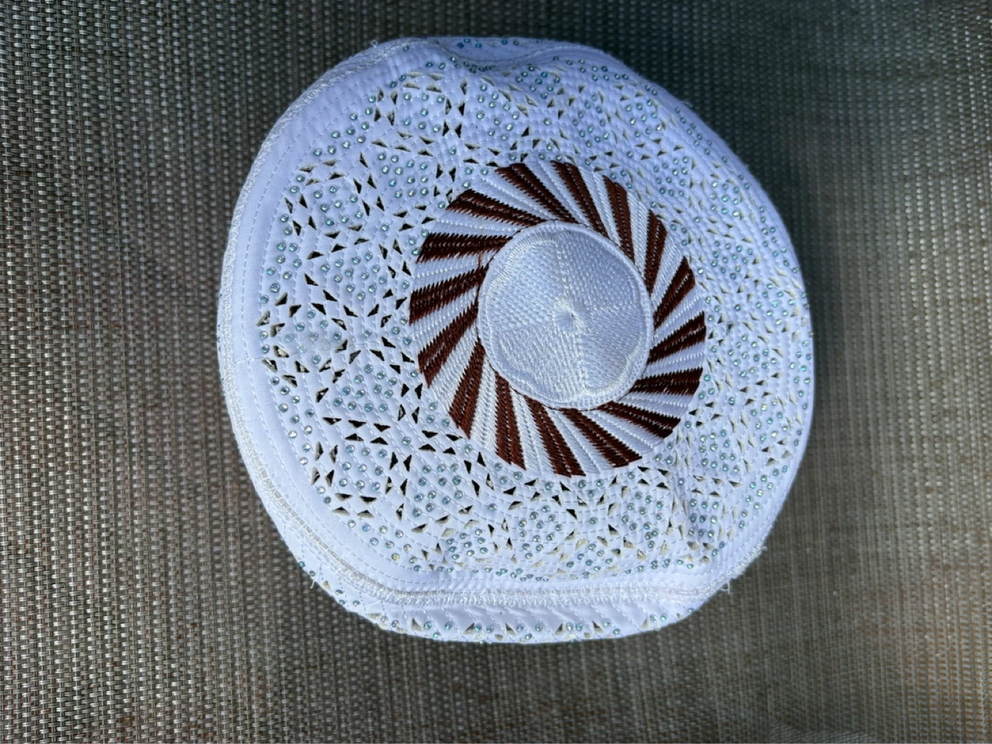 White Embroidered Cap - photo 2