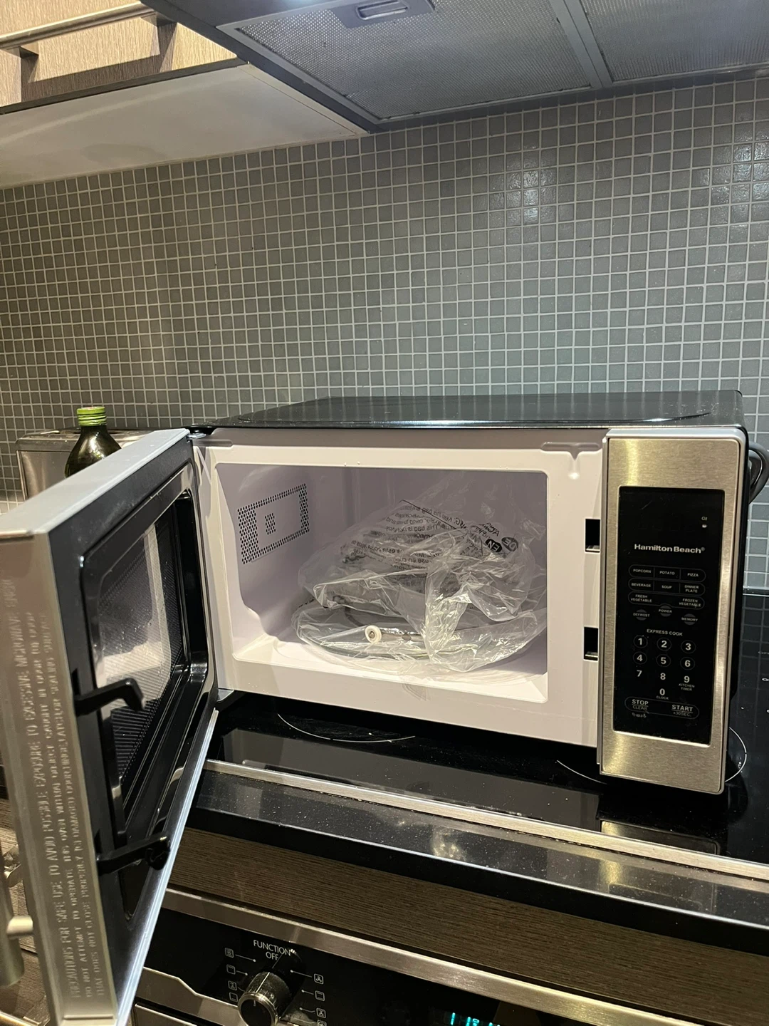 Hamilton Beach Microwave Oven - photo 2