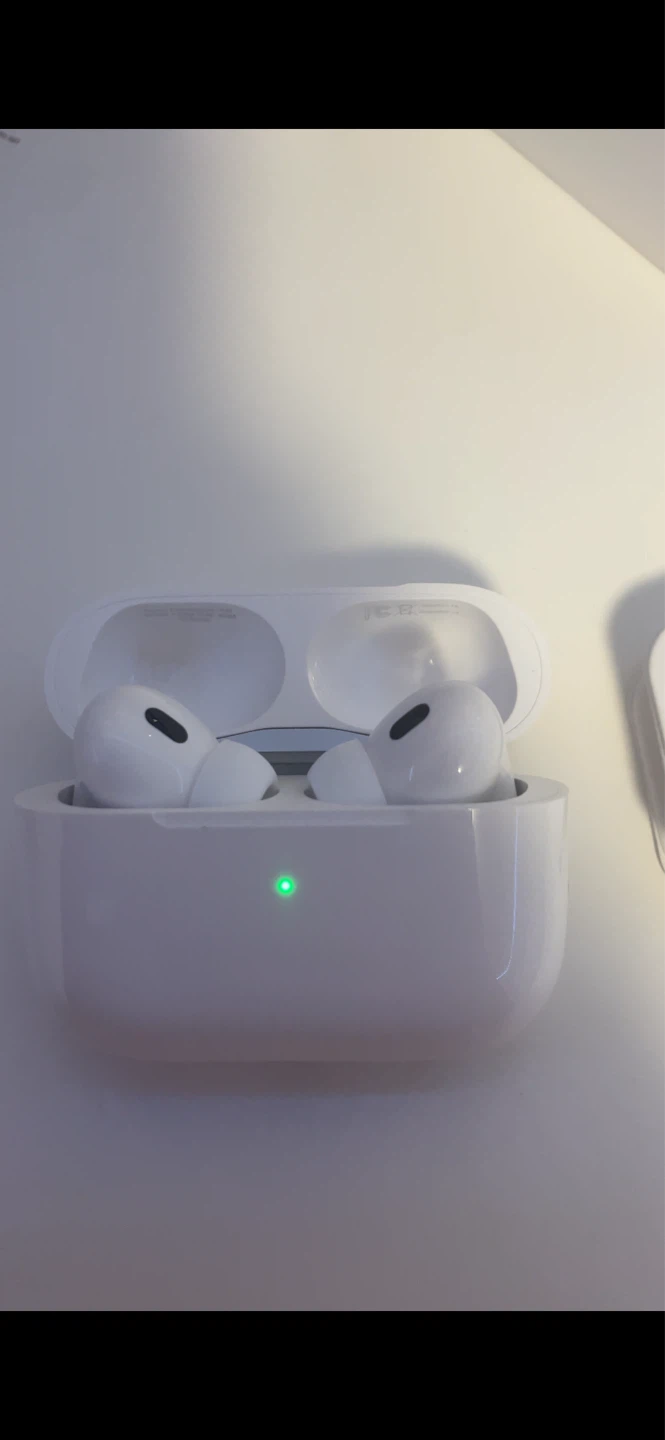 Apple AirPods Pro (2nd generation) with Charging Case - photo 2