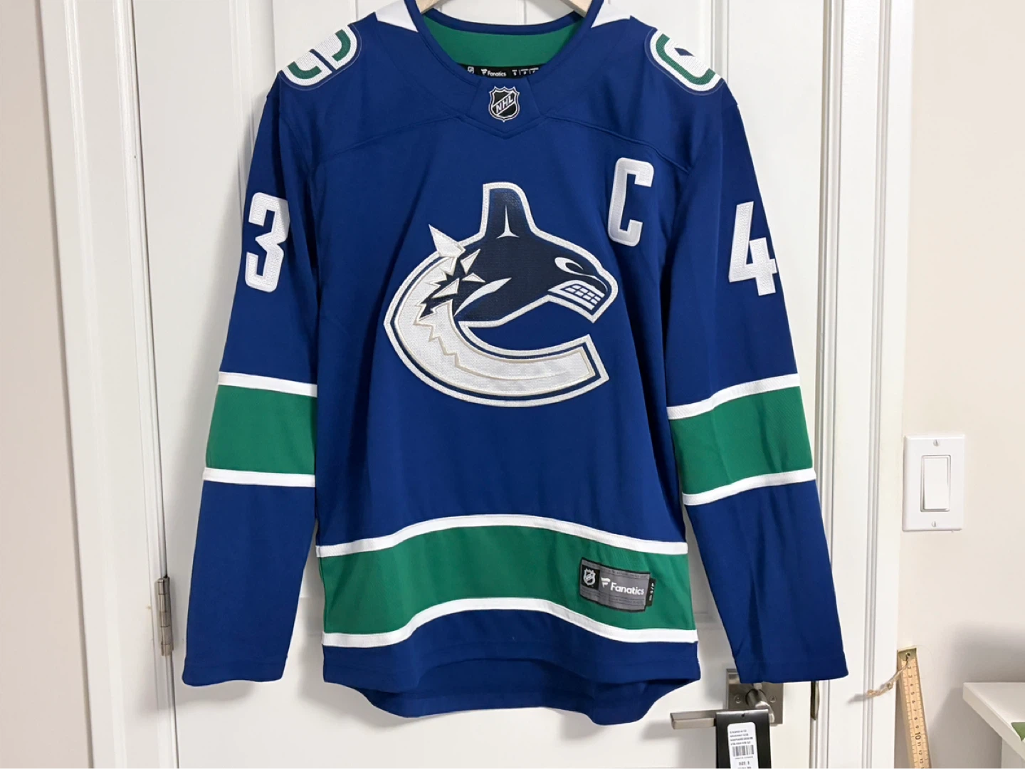 BNWT Authentic Fanatics Vancouver Canucks Hughes Jersey Small - photo 3