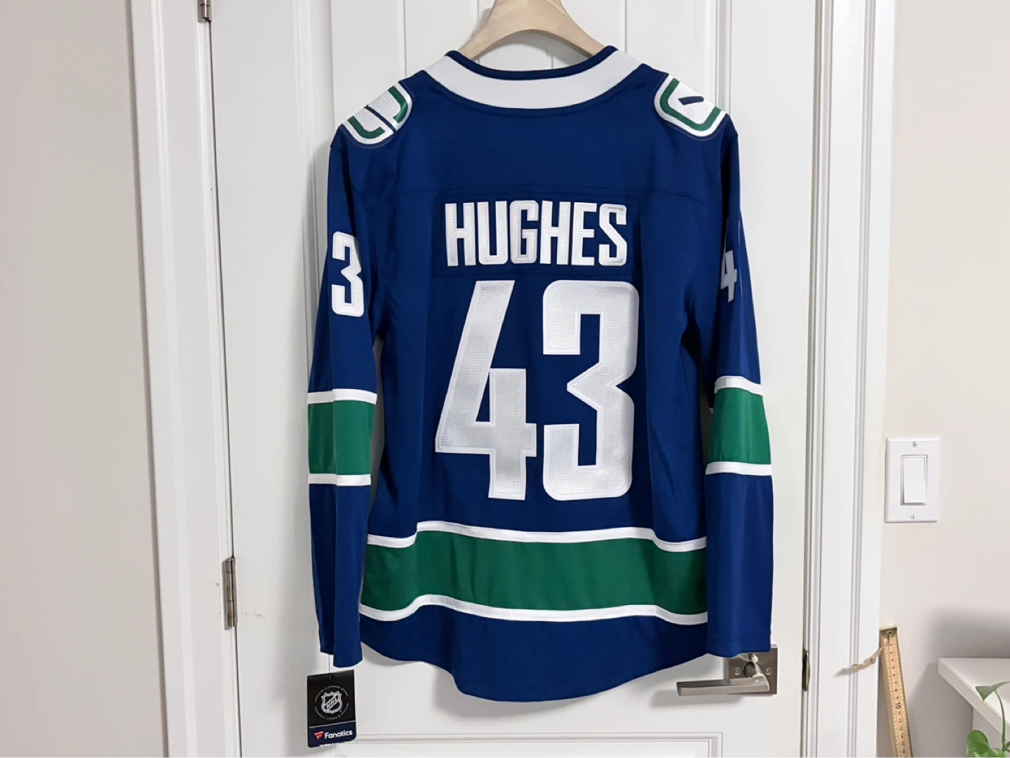 BNWT Authentic Fanatics Vancouver Canucks Hughes Jersey Small
