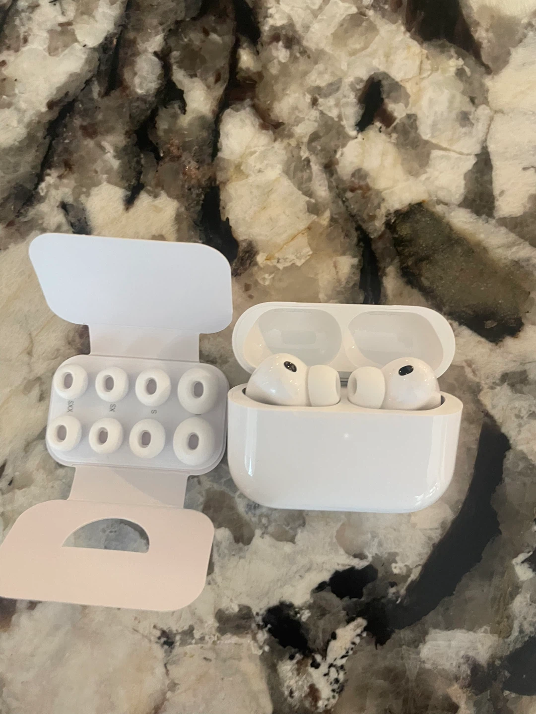Apple AirPods Pro 3rd Gen - photo 5