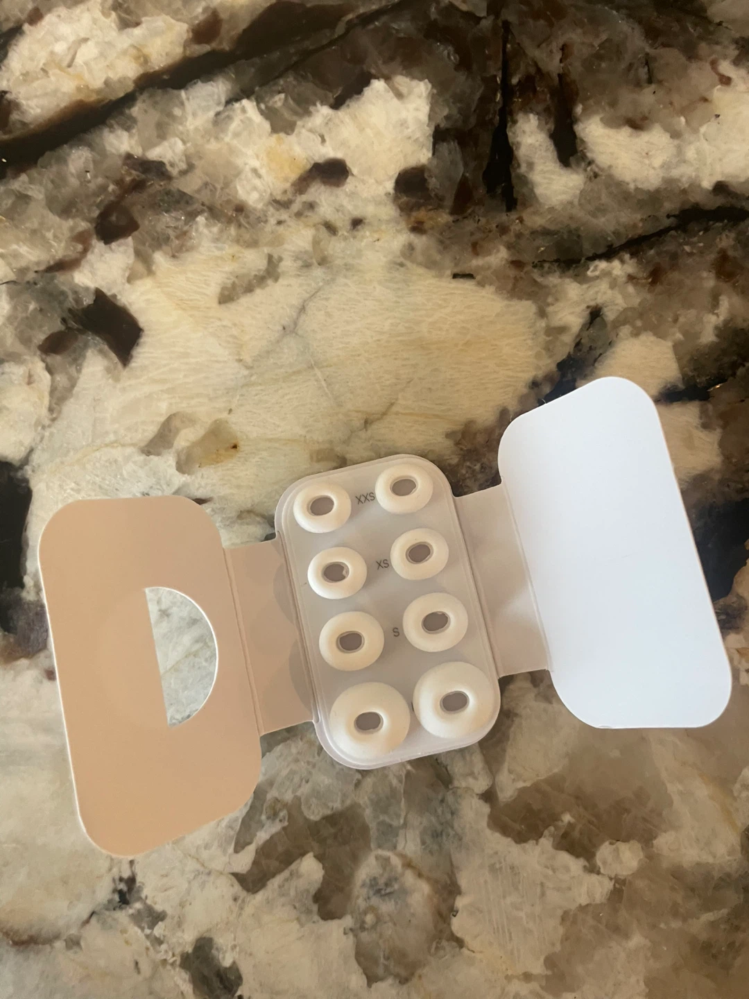 Apple AirPods Pro 3rd Gen - photo 4