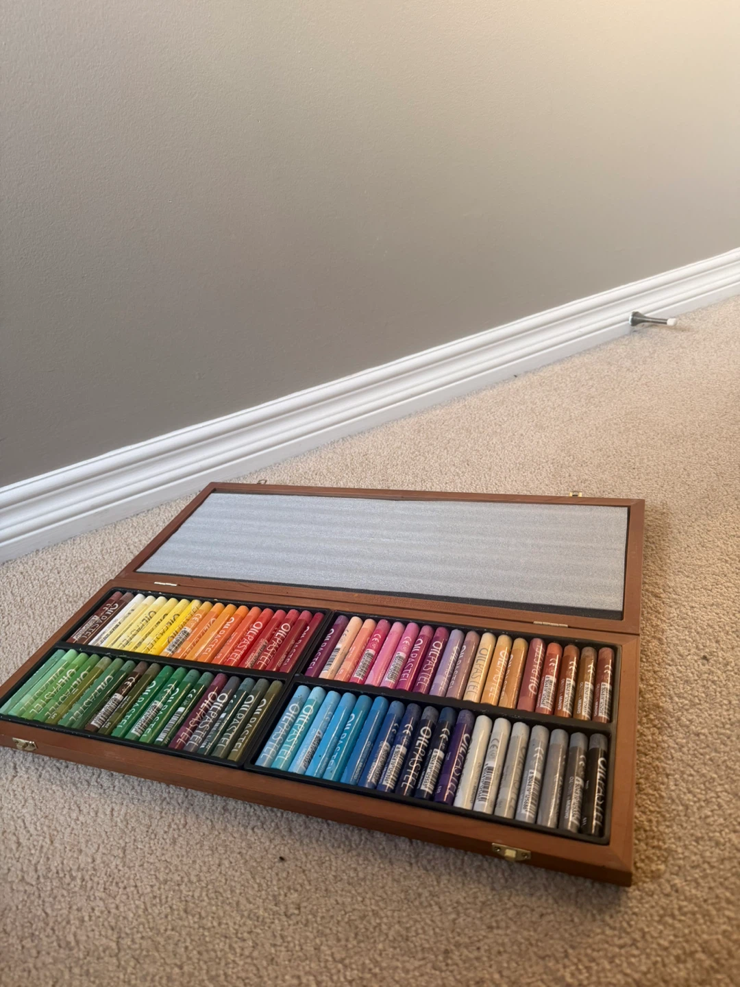 Mungyo Oil Pastels Set (Wooden Box, ~72 colors)