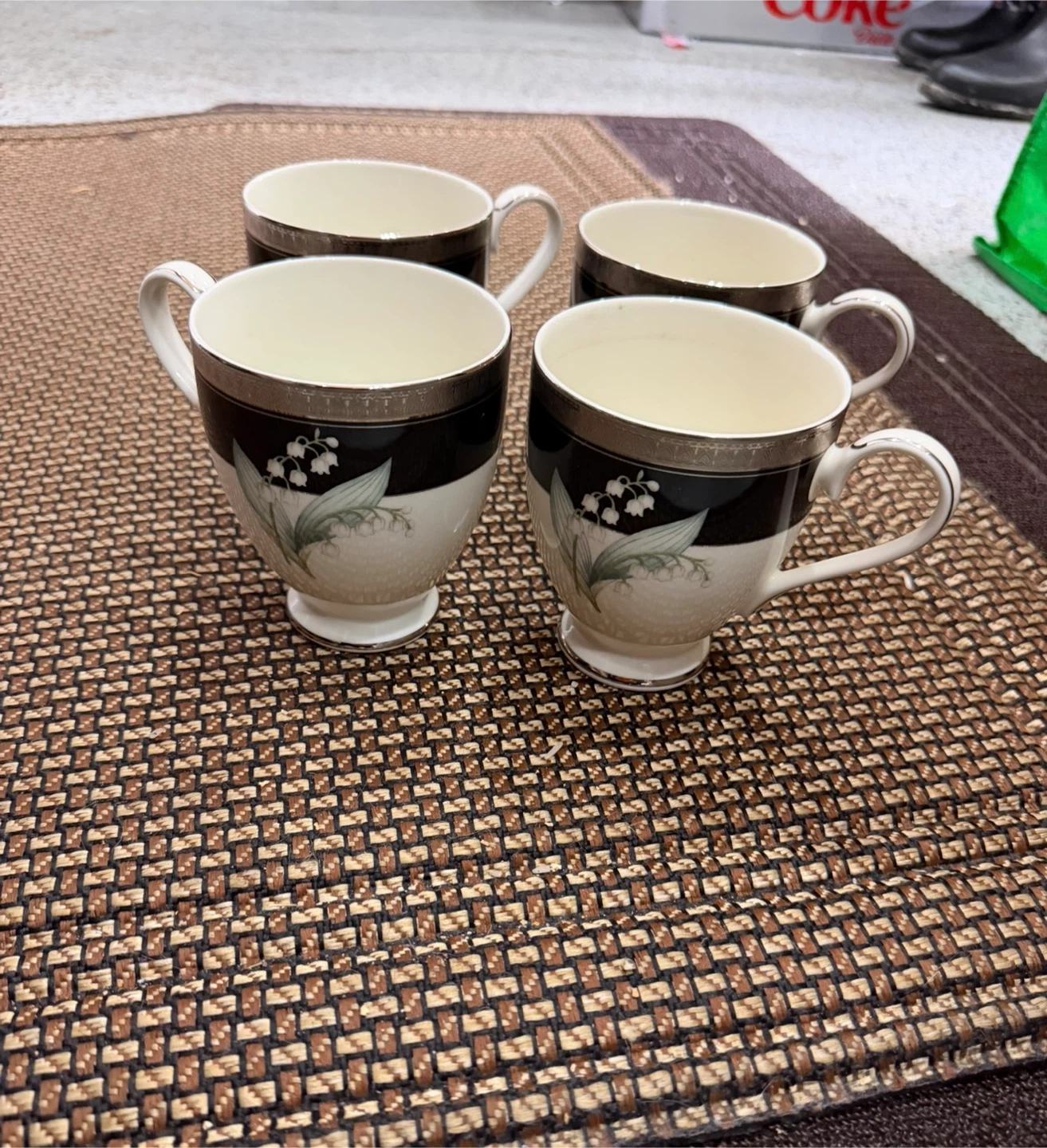 Set of 4 Lily of the Valley Cups - photo 2