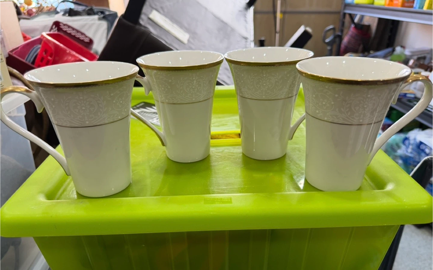 Set of 4 White & Gold Tapered Mugs