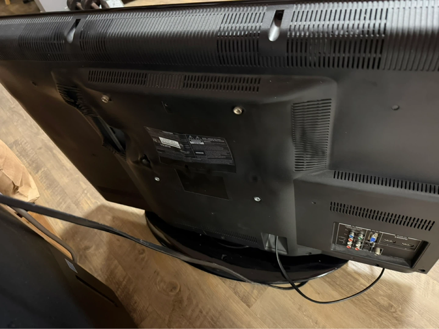 Toshiba 36" Flat Screen TV - photo 3