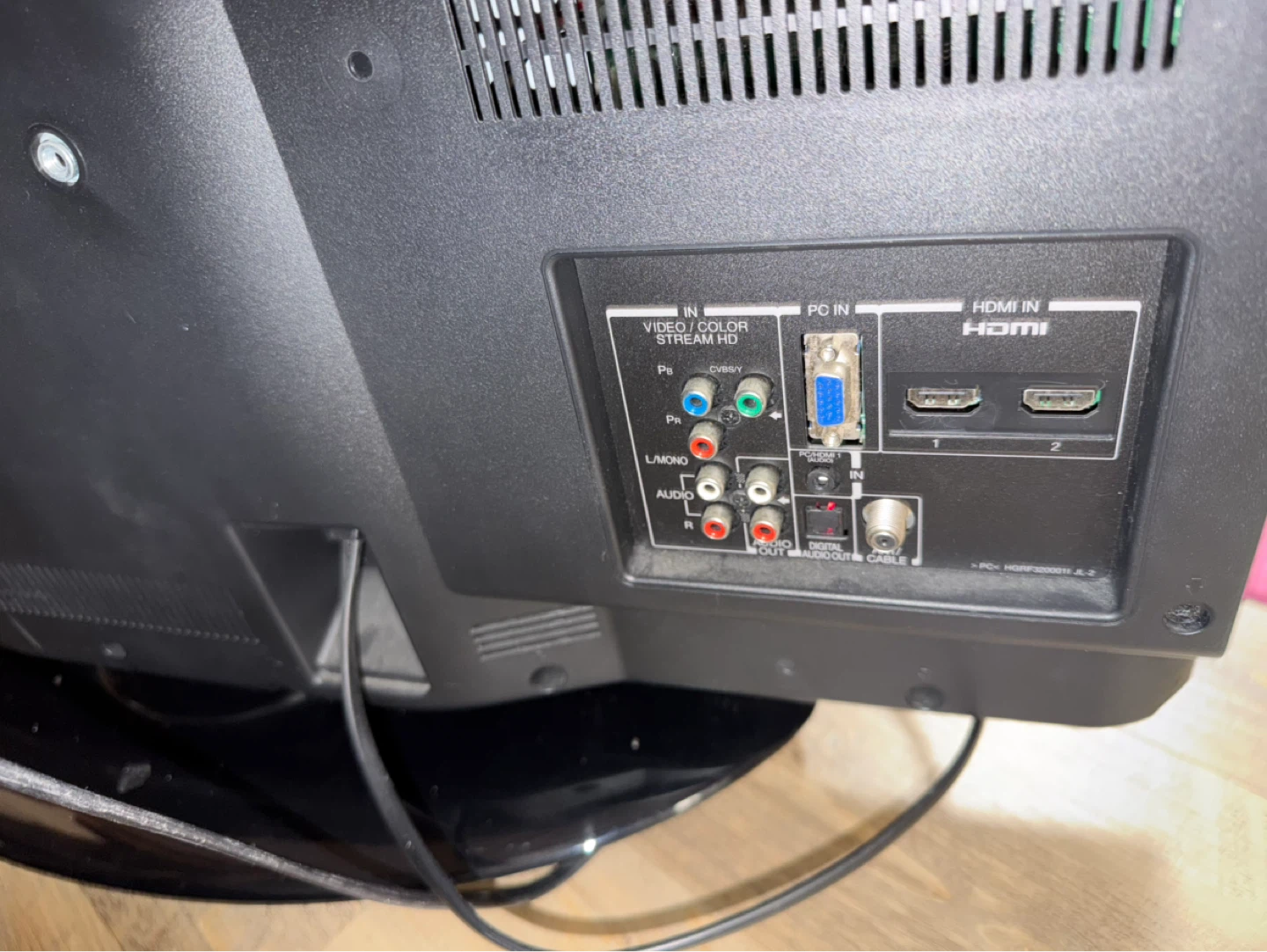 Toshiba 36" Flat Screen TV - photo 4