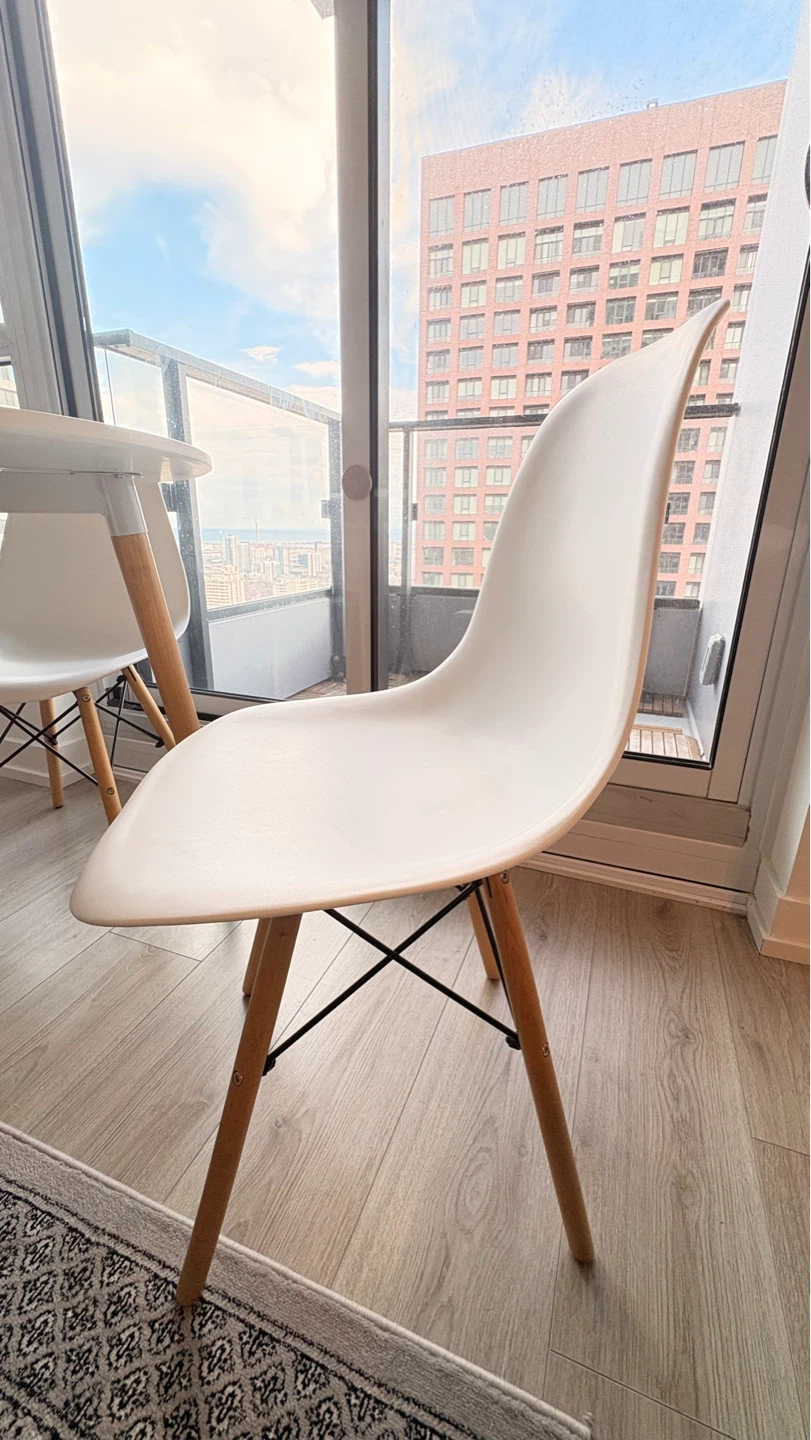 White Round Dining Table with 3 White Chairs - photo 3