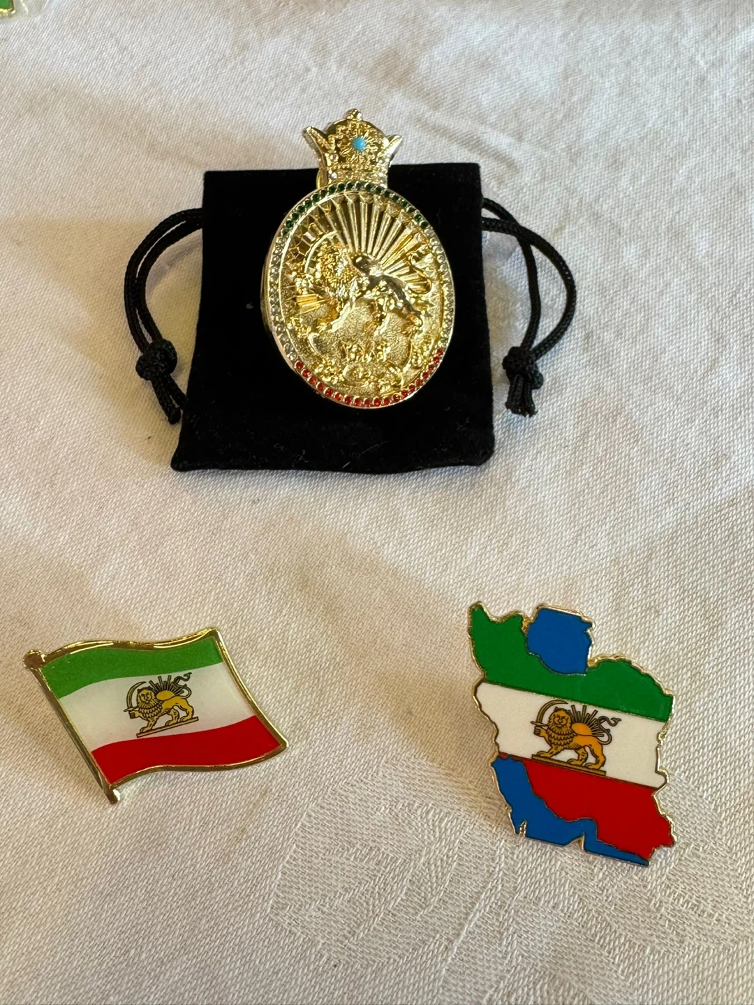 Set of 3 Iranian Flag and Emblem Pins - photo 4