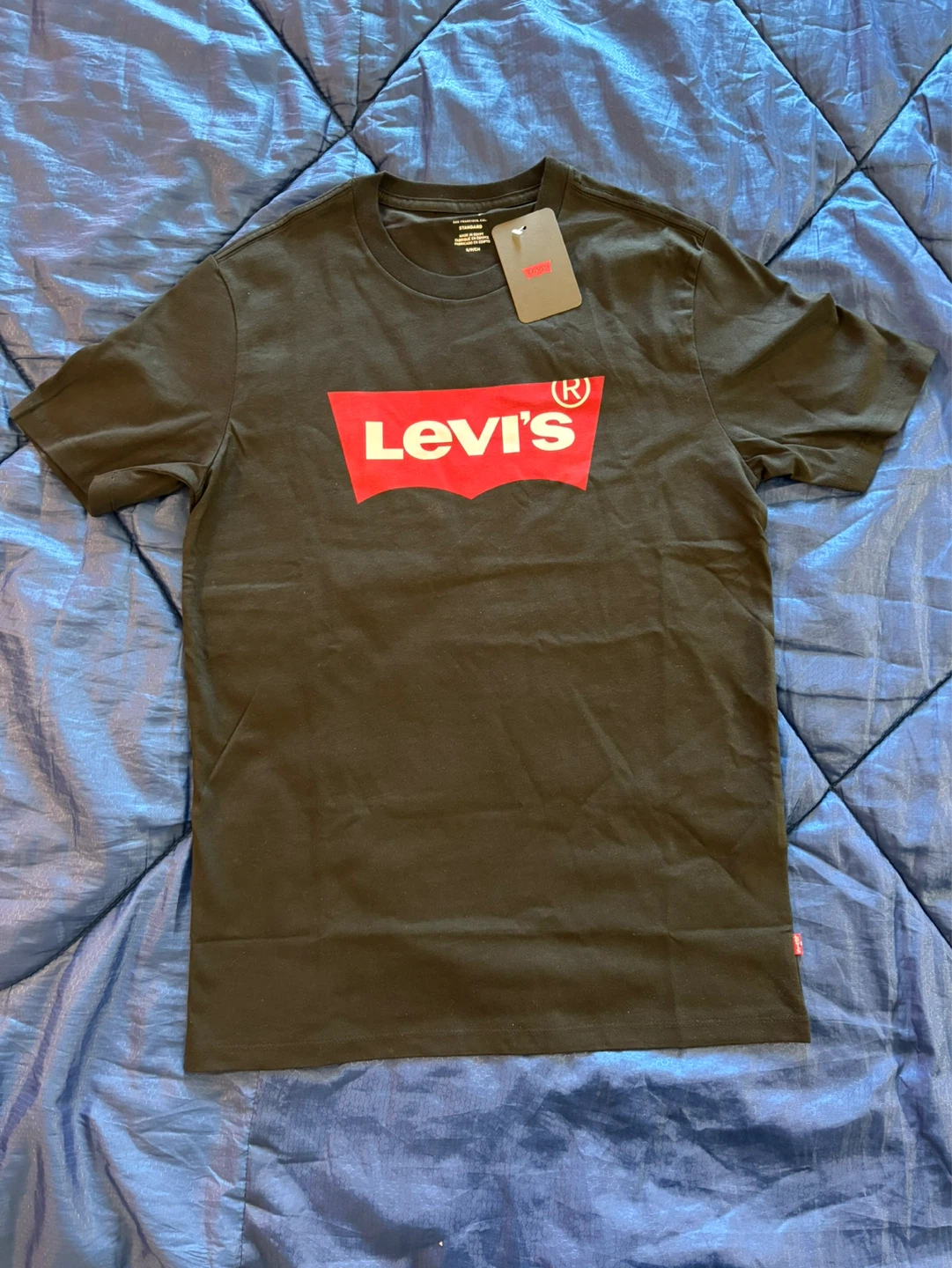 New Levi's Black T-Shirt
