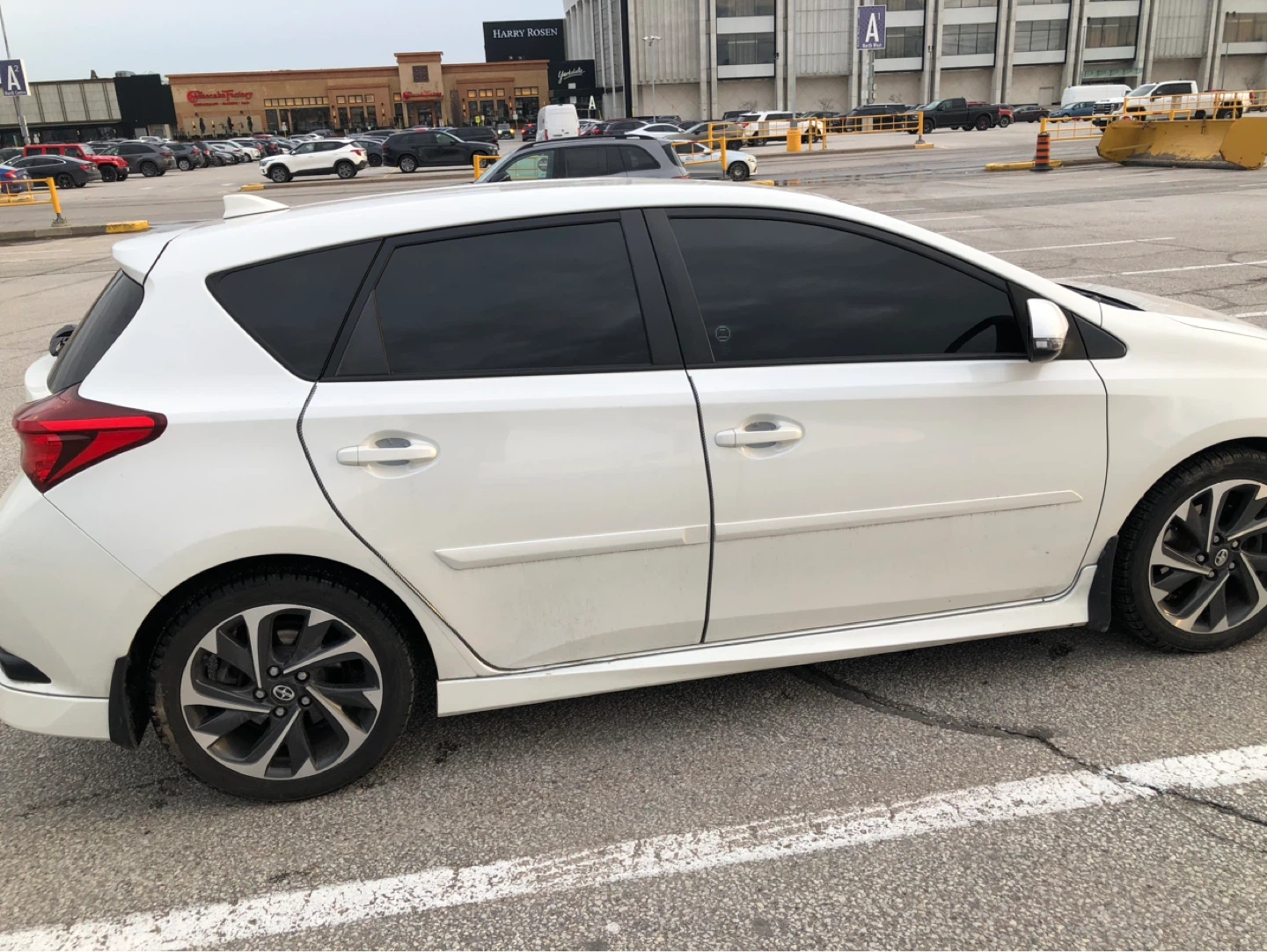 2016  Toyota iM Hatchback - photo 2
