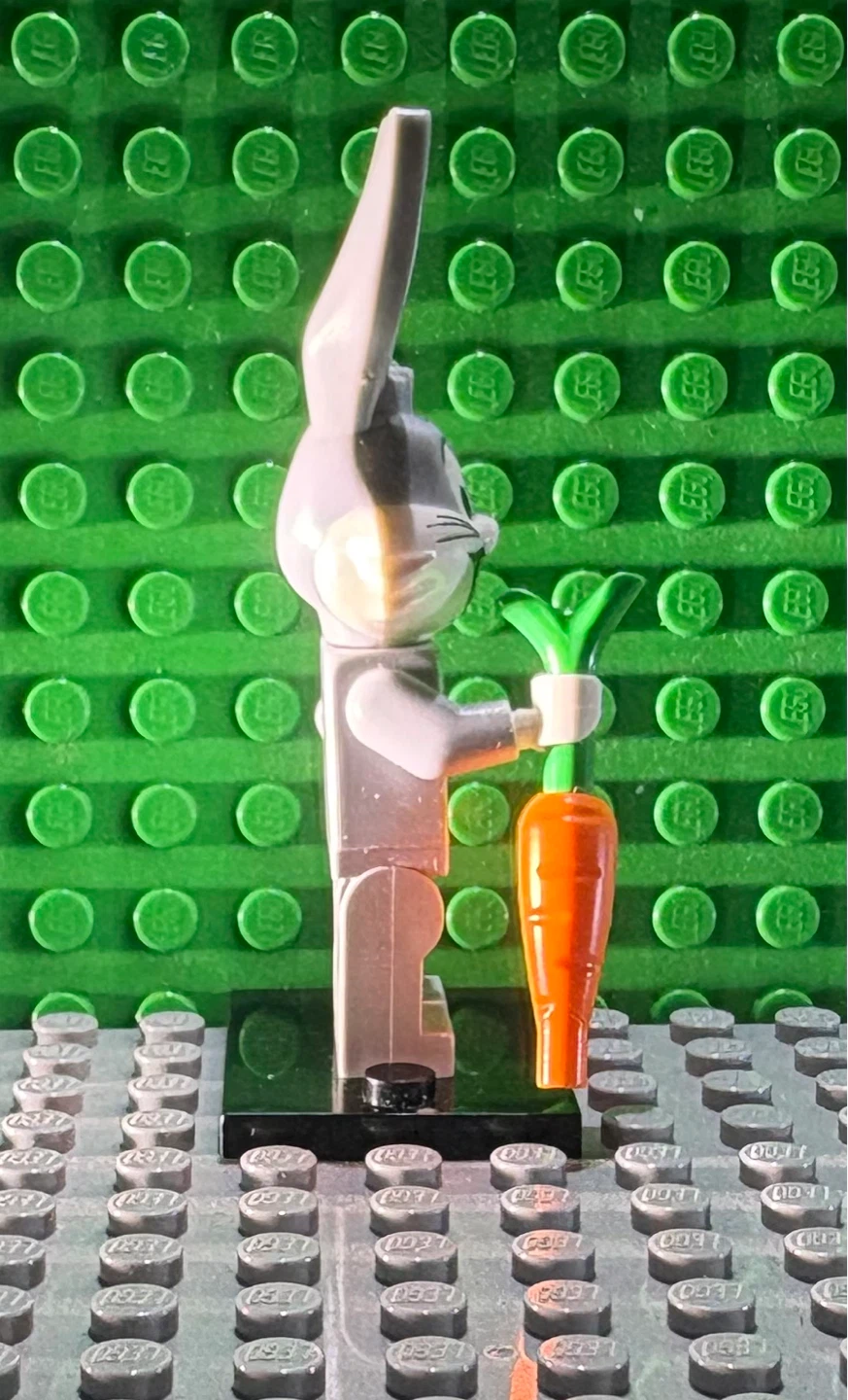 LEGO Bugs Bunny Minifigure with Carrot - photo 2