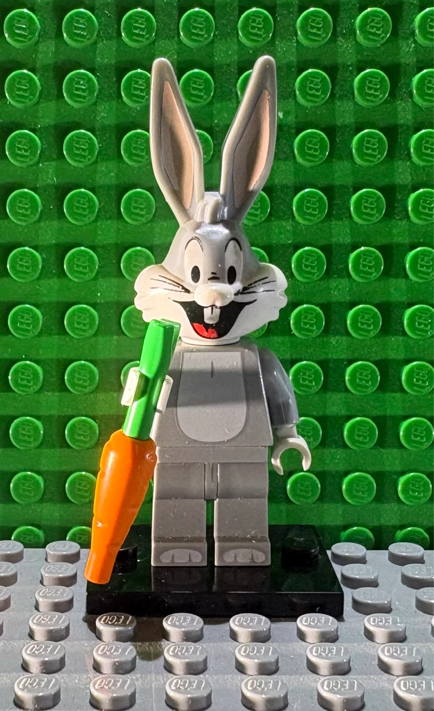 LEGO Bugs Bunny Minifigure with Carrot