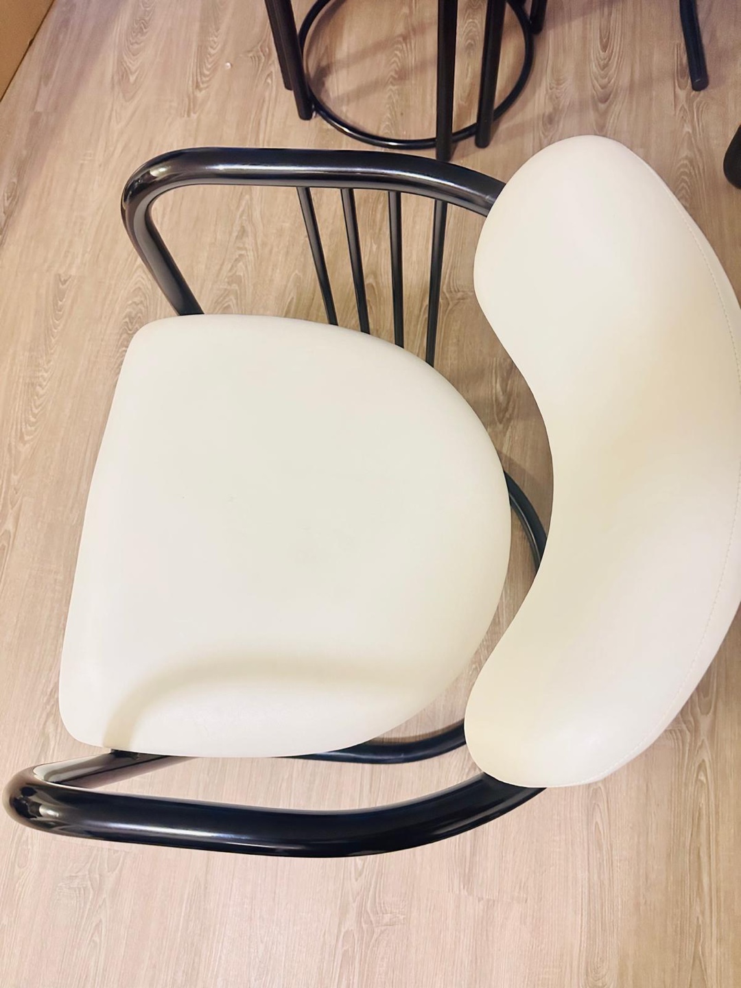 Vintage dining table with 4 chairs - photo 3