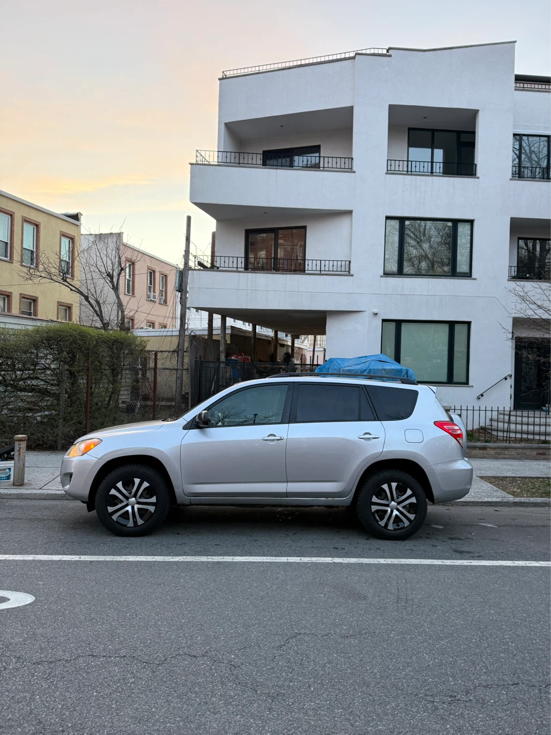 2011 TOYOTA RAV4 AWD 4X4 - photo 4