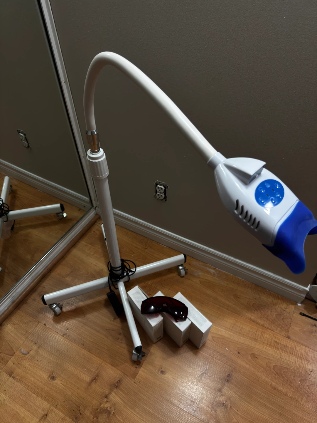 Teeth Whitening Machine & 3 Sunna Smile Kits