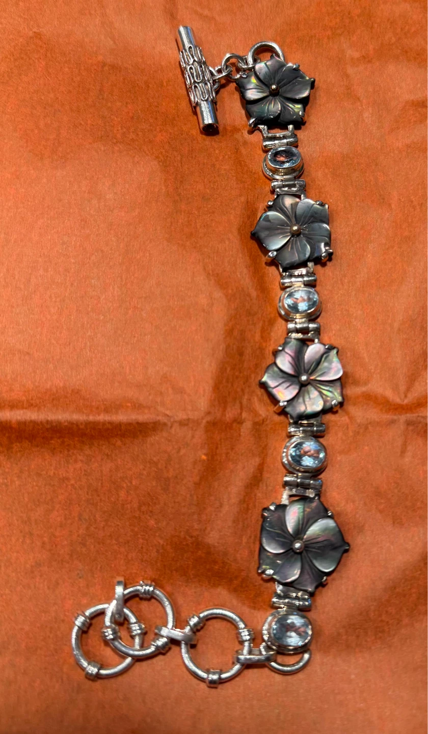 Vintage Sterling Silver Mother of Pearl Flower Bracelet - photo 2