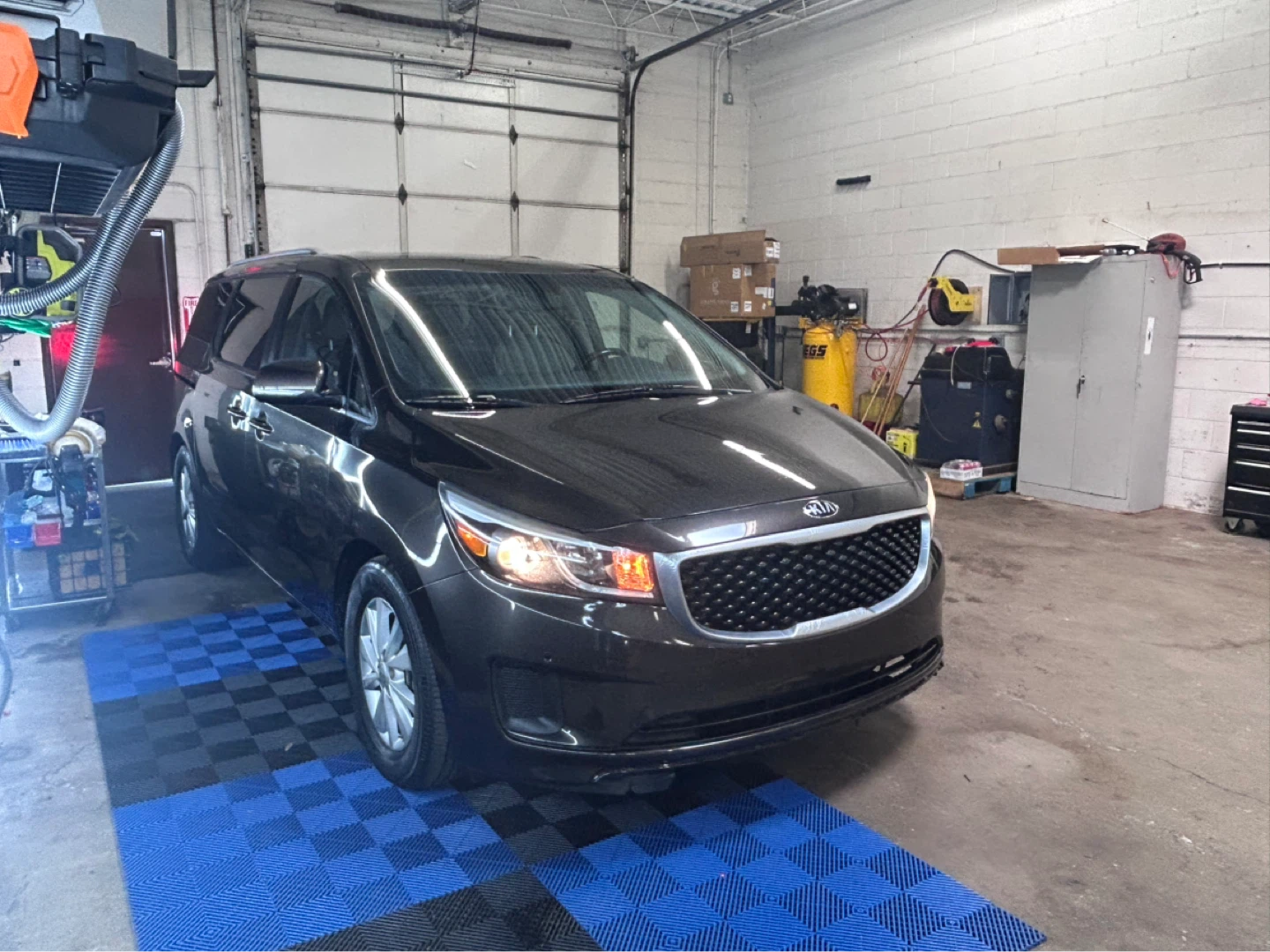 Kia Sedona Minivan