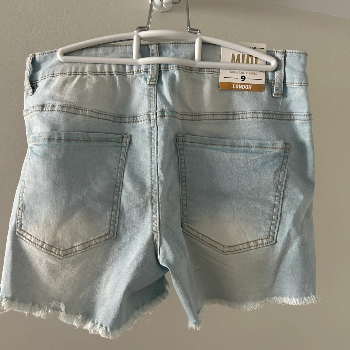 Brand New Stretch Denim Shorts – Size 9 , M (40-41) - photo 2