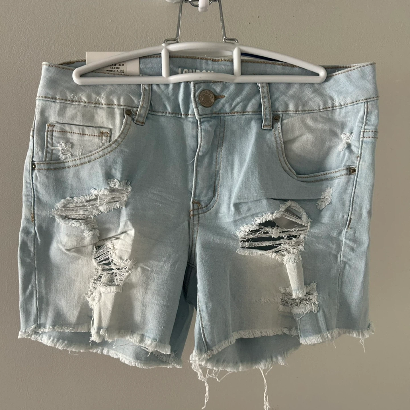 Brand New Stretch Denim Shorts – Size 9 , M (40-41)