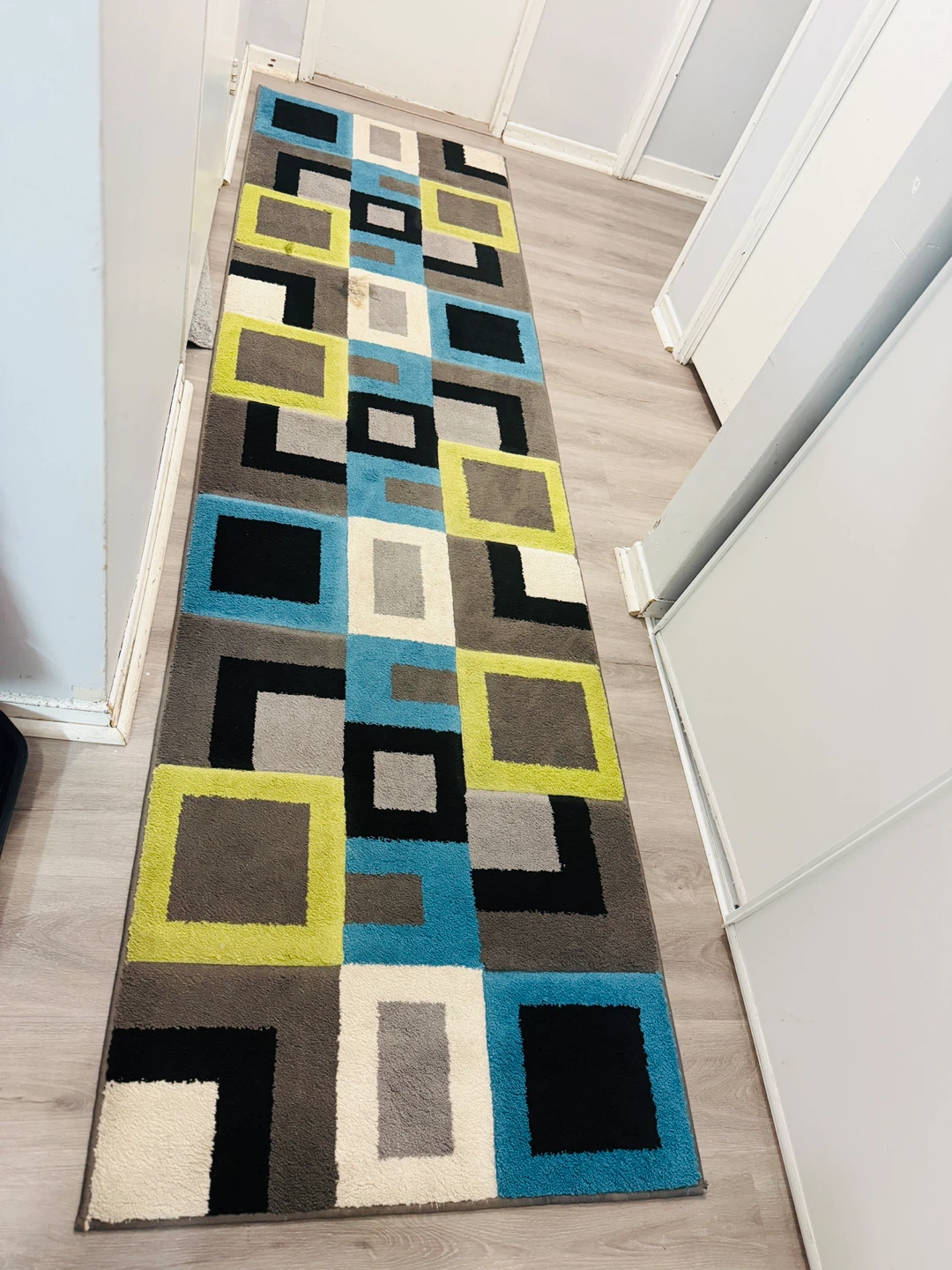 Geometric Pattern Area Rug with matching curtain and cushions - photo 3